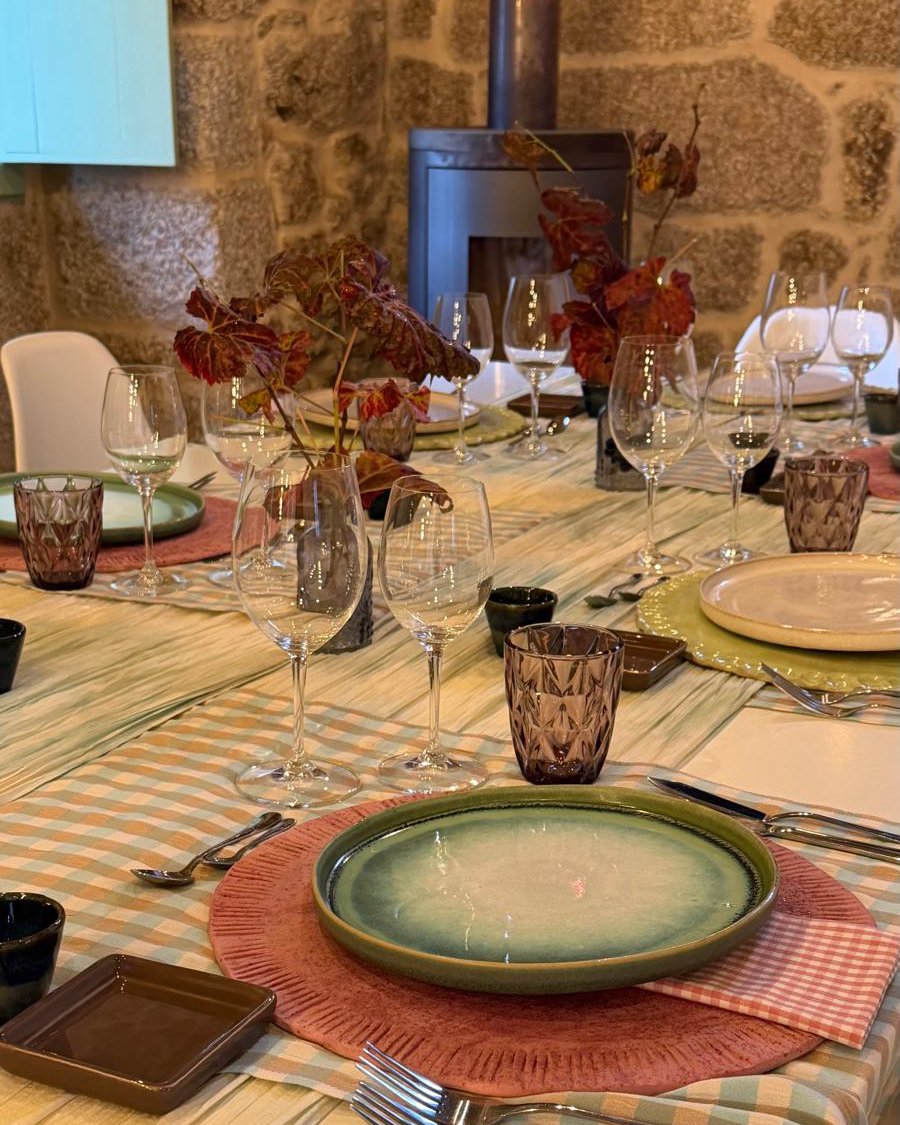 Sala de catas preparada para la comida de una empresa